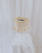 Load image into Gallery viewer, Single Tier Vintage Cake