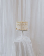 Load image into Gallery viewer, Single Tier Vintage Cake