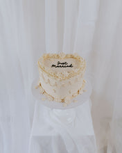 Load image into Gallery viewer, Single Tier Vintage Cake