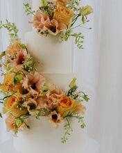 Load image into Gallery viewer, Classic Floral Cake (multi-tier)