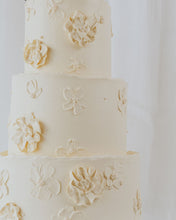 Load image into Gallery viewer, Buttercream Floral Cake (multi-tier)