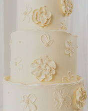 Load image into Gallery viewer, Buttercream Floral Cake (multi-tier)