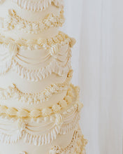 Load image into Gallery viewer, Vintage Cake (multi-tier)
