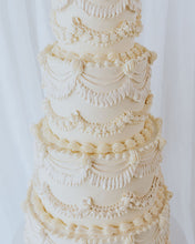 Load image into Gallery viewer, Vintage Cake (multi-tier)