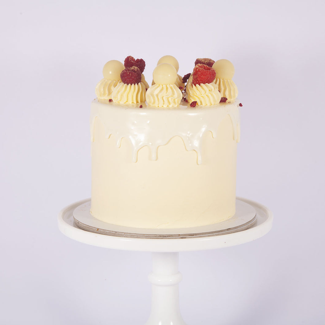 WHITE CHOCOLATE & RASPBERRY CAKE